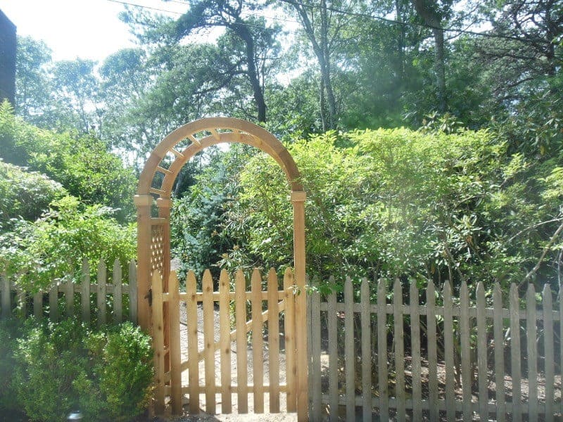 Front yard fence ideas that look right with your home - All Island Fence